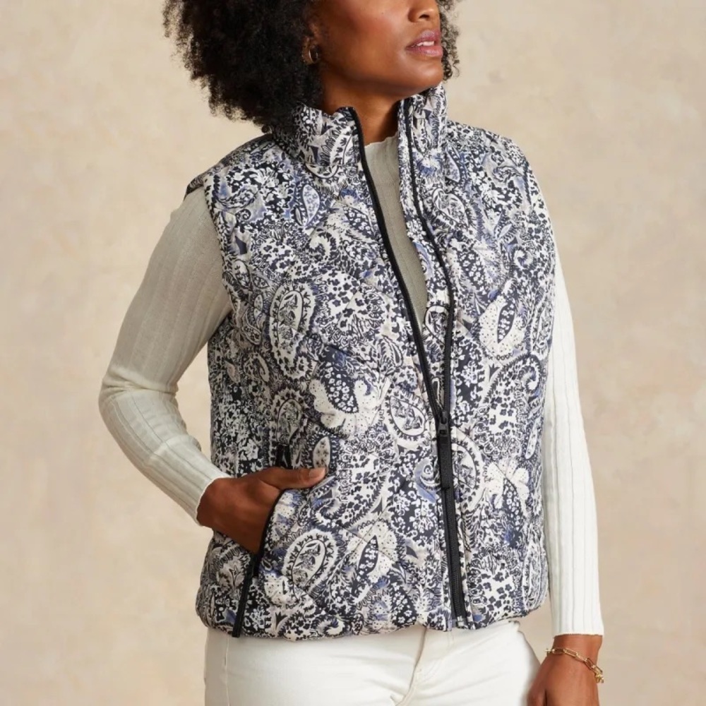 Vera Bradley puffer vest size medium paisley fuzzy lined pockets